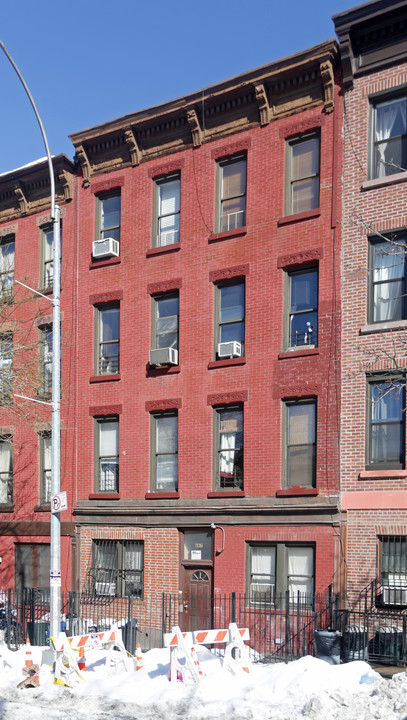 687 Union St in Brooklyn, NY - Building Photo