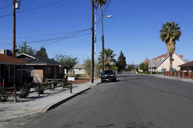 256-260 E 6th St in San Jacinto, CA - Building Photo - Building Photo