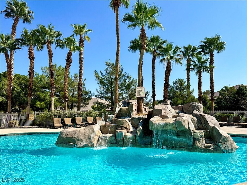 10217 King Henry Ave in Las Vegas, NV - Building Photo