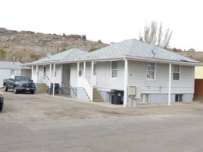 1008 McCarty Ave in Rock Springs, WY - Foto de edificio - Building Photo