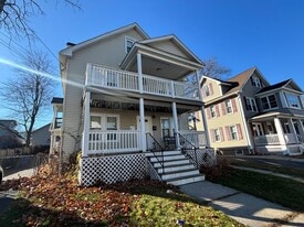 114 Groveland St in Springfield, MA - Building Photo