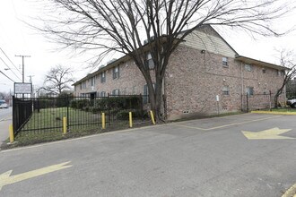 Fair Oaks Apartments in Dallas, TX - Building Photo - Building Photo