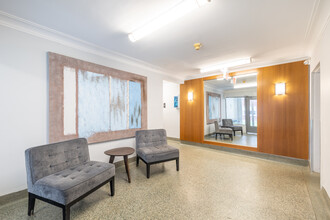 390 Irwin Miller in Ottawa, ON - Building Photo - Lobby