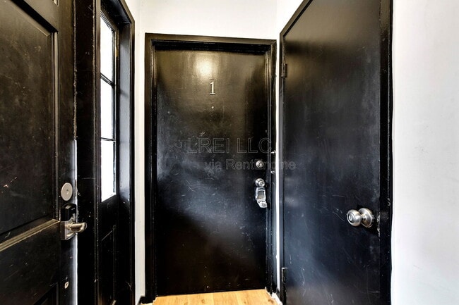 2425 Lindsay Ave in Louisville, KY - Building Photo - Building Photo