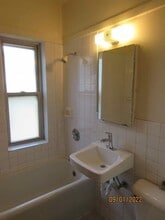 3807 N Oakland Ave in Shorewood, WI - Building Photo - Building Photo