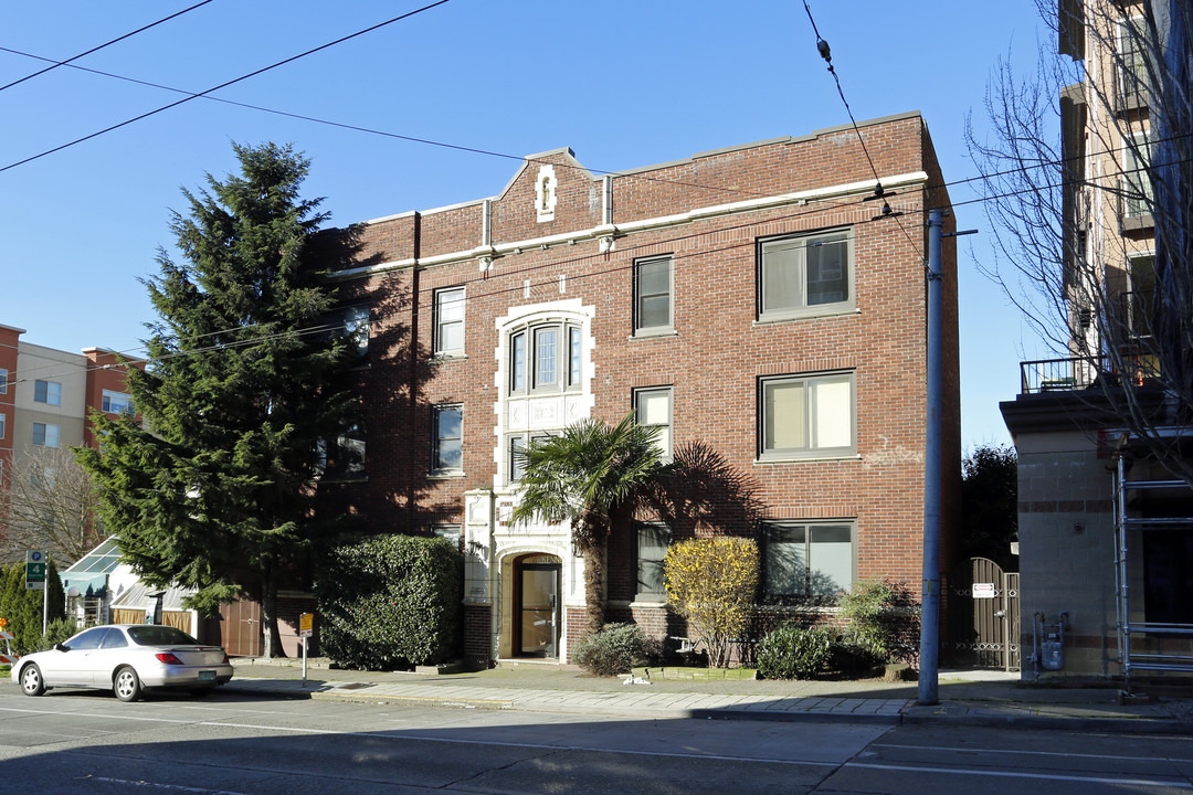 The Kenneth in Seattle, WA - Building Photo