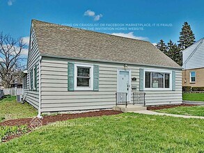 336 W Brookfield St in Lombard, IL - Building Photo - Building Photo