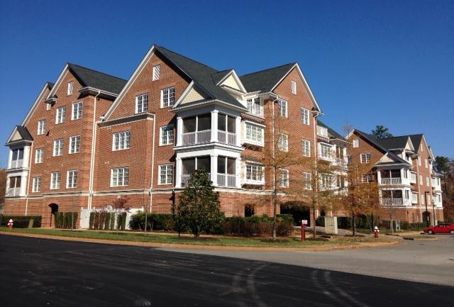 Eaglescliffe Dr in Williamsburg, VA - Foto de edificio