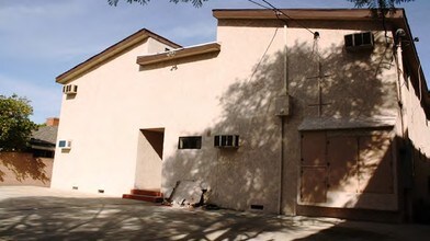 6207 Whitsett Ave in North Hollywood, CA - Building Photo - Building Photo