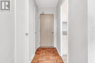 18-18 Kenrae Rd in Toronto, ON - Building Photo - Building Photo