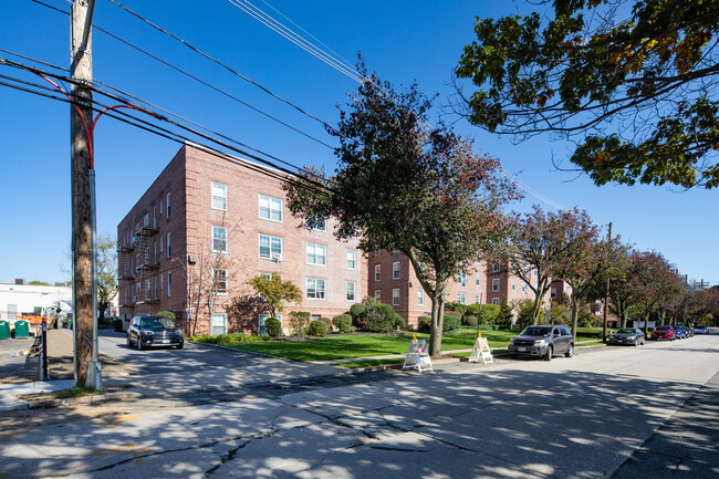 Smith St. Gardens in Freeport, NY - Foto de edificio - Building Photo