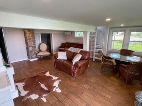 46 Flintstone Rd in Narragansett, RI - Building Photo - Building Photo