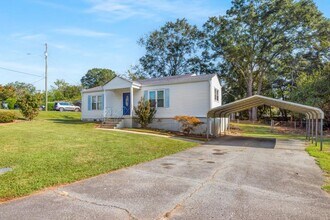 1801 Crestridge Dr SE in Marietta, GA - Building Photo - Building Photo