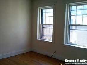 317 Allston St in Boston, MA - Foto de edificio - Building Photo