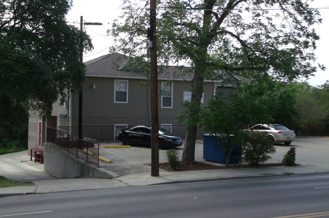 Linkwood Apartments in San Antonio, TX - Building Photo - Building Photo