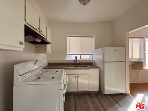 920 S Hobart Blvd in Los Angeles, CA - Building Photo - Building Photo