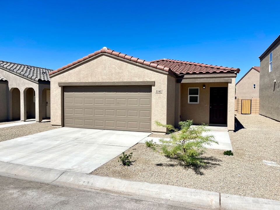 1141 Maple Leaf Dr in Bullhead City, AZ - Foto de edificio