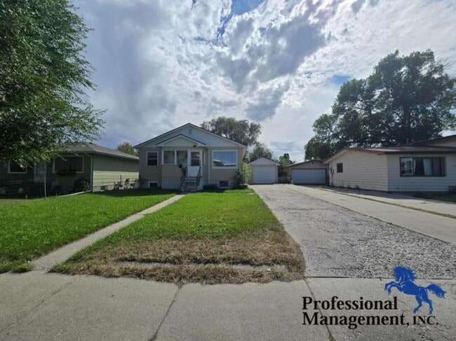 1106 1/2 Alderson Ave