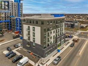 10 Mallard Trl in Hamilton, ON - Building Photo - Building Photo