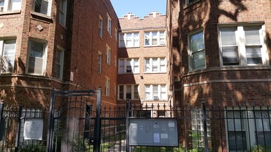 7150 S Cornell in Chicago, IL - Building Photo - Building Photo