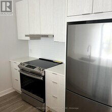 430-430 Square One Dr in Mississauga, ON - Building Photo - Building Photo