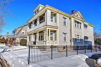910 Hope St in Bristol, RI - Building Photo - Building Photo