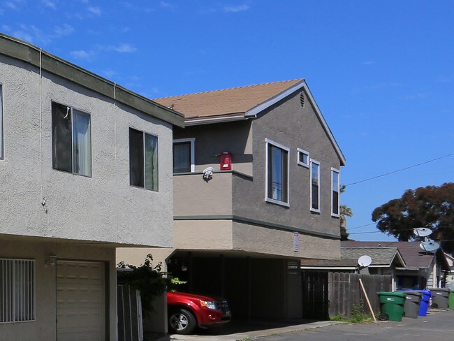 Neptune's Cove in Oceanside, CA - Foto de edificio - Building Photo