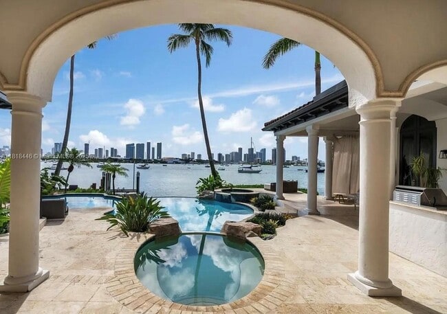 property at 432 S Hibiscus Dr