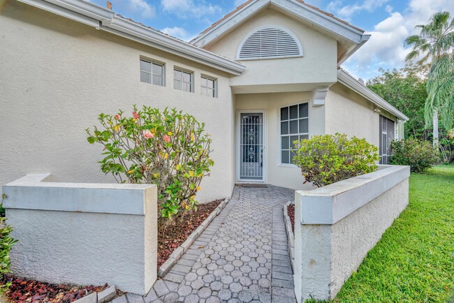 572 SW New Castle Cove in Port St. Lucie, FL - Building Photo - Building Photo