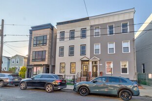 251 Halladay St in Jersey City, NJ - Building Photo