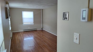 34 Central St in Ipswich, MA - Foto de edificio - Building Photo