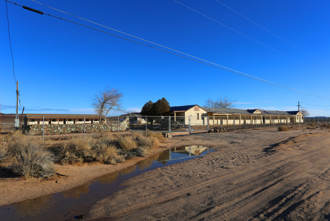 Mike Tyson Ranch in North Edwards, CA - Foto de edificio - Building Photo