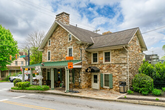 Sadsbury Square in Parkesburg, PA - Foto de edificio - Building Photo