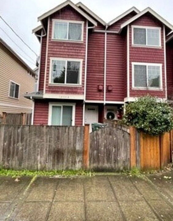 12331-12310 10th Pl NE in Seattle, WA - Building Photo
