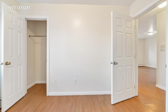1076 Broadway in Brooklyn, NY - Building Photo - Building Photo