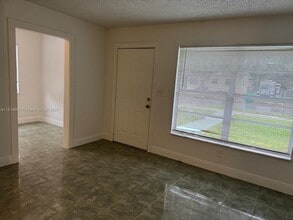 2433 NW 179th St in Miami Gardens, FL - Building Photo - Building Photo