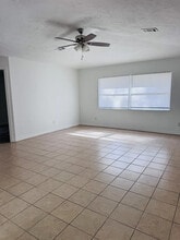 8016 Lowndes St in Bay St. Louis, MS - Foto de edificio - Building Photo