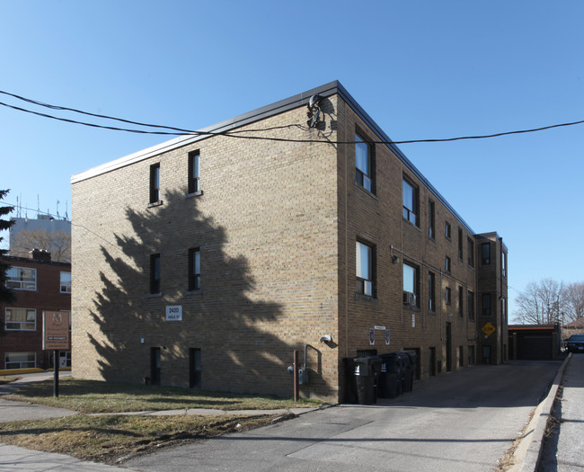 2420 Keele St in Toronto, ON - Building Photo - Primary Photo