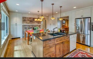 2831-2813 13 Ave NW in Calgary, AB - Building Photo