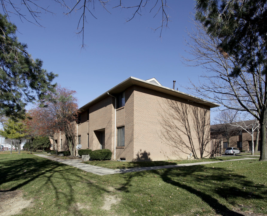 76-90 S Napoleon Ct in Columbus, OH - Building Photo