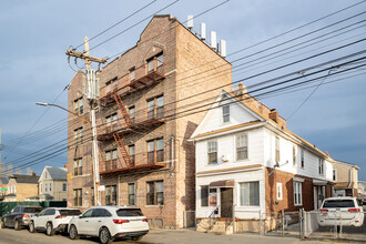 46-06 Smart St in Flushing, NY - Building Photo - Building Photo
