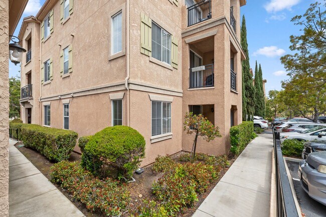 3825 Elijah Ct, Unit Unit 311 in San Diego, CA - Building Photo - Building Photo