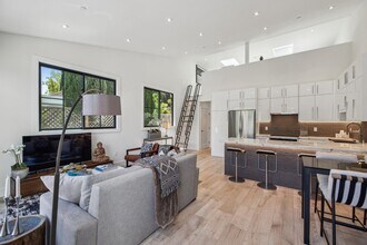 160 Tasso St in Palo Alto, CA - Building Photo - Building Photo