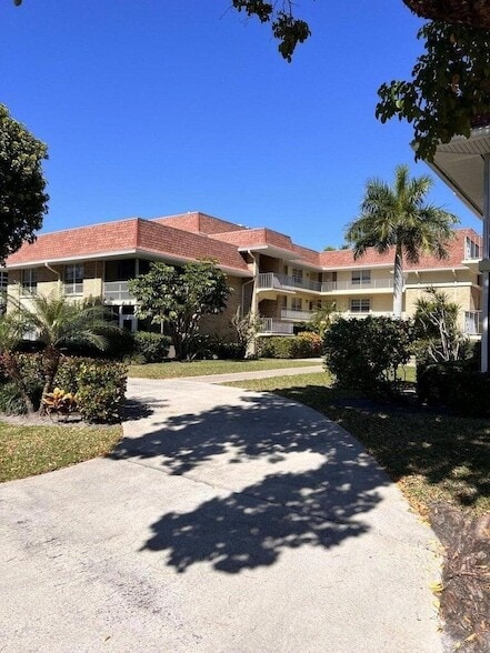 property at 5580 Tamberlane Cir