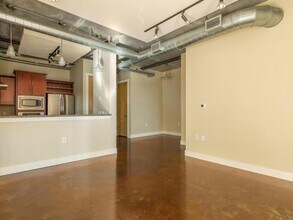 150 Bee St in Charleston, SC - Building Photo - Building Photo