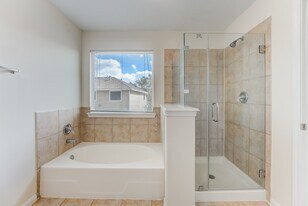 6118 Yorkglen Manor Ln in Houston, TX - Building Photo