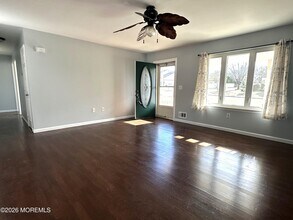 185 Ravenwood Blvd in Barnegat Township, NJ - Building Photo - Building Photo