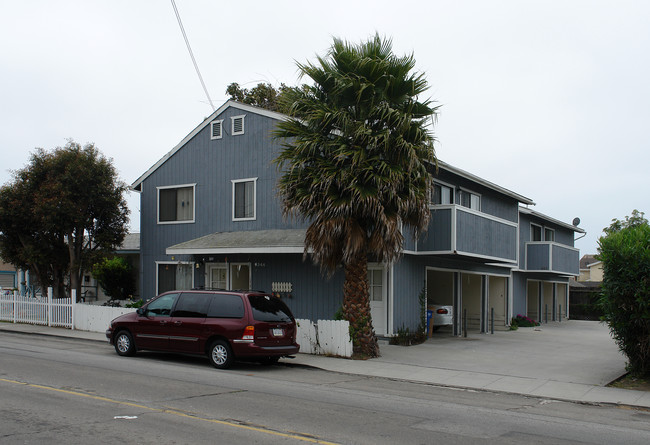 2344-2346 Ocean Ave in Ventura, CA - Foto de edificio - Building Photo