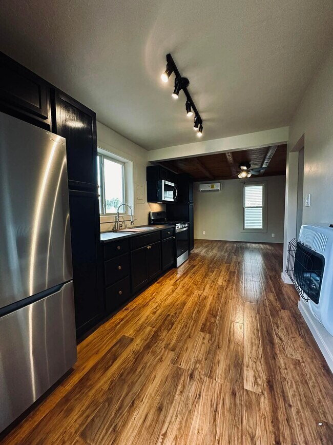 1005 Broadway Ave, Unit 3 in Mattoon, IL - Foto de edificio - Building Photo