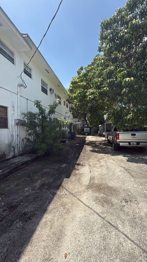 1625 NW 81st St. in Miami, FL - Building Photo - Building Photo